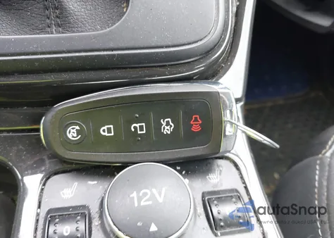 2016 Ford Escape Titanium из США, поврежденный, VIN 1FMCU9JXXGUB70074